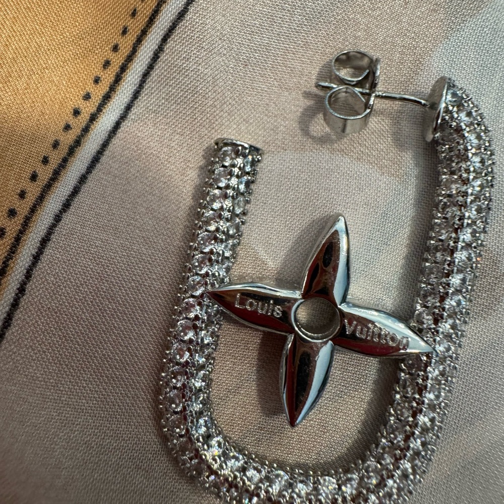 Louis Vuitton Silver Crystal Logo Baguette Earrings - Picture 5 of 6
